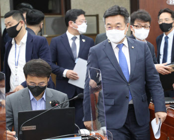 與 지도부, 부동산 대책 `입단속` 속 `후퇴` 공개 반발도