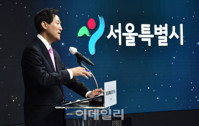 [포토]오세훈 서울시장, 시민의견에 답변