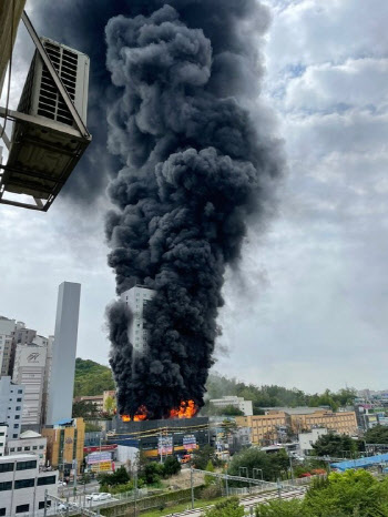 남양주 오피스텔 화재 진압…1명 사망·18명 경상
