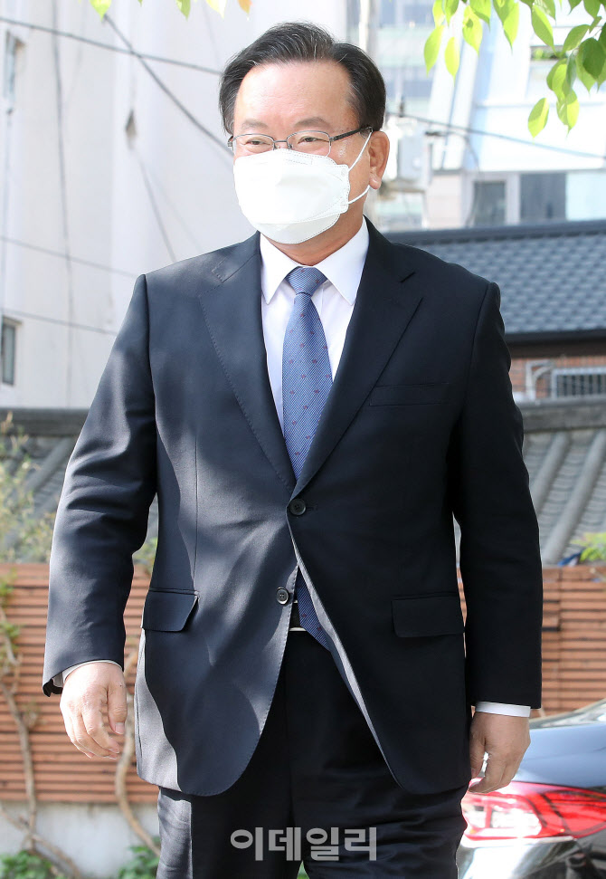[포토]김부겸 국무총리 후보자, 출근길