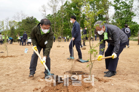 [포토]산림청, 종교계 등과 ‘탄소중립 평화의 나무 심기’ 행사