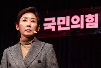 나경원 "누군가는 역사 다시 세워야"···당권 도전 가능성 시사