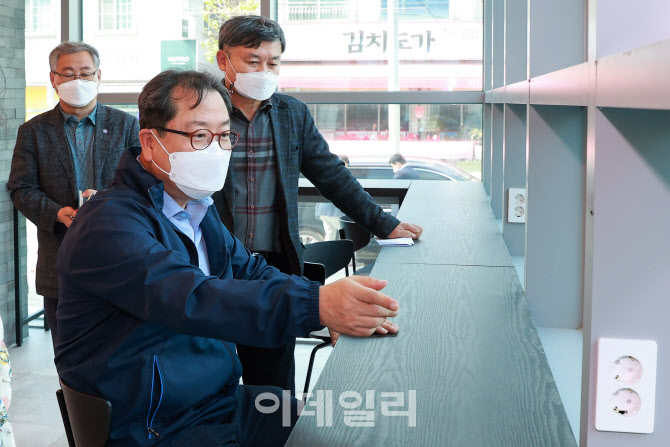 [포토]″청년에 꿈과 도전의 공간되길″…이석영신흥상회 조성현장 찾은 조광한 남양주시장