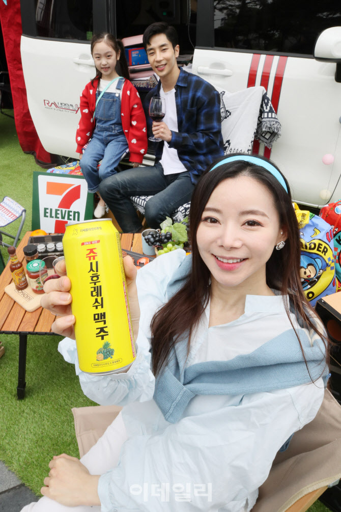 [포토]5월 맞아 캠핑카 판매하는 세븐일레븐