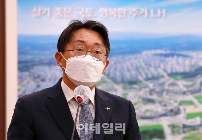 [포토]국토위 전체회의, '인사말하는 김현준 신임 LH 사장'
