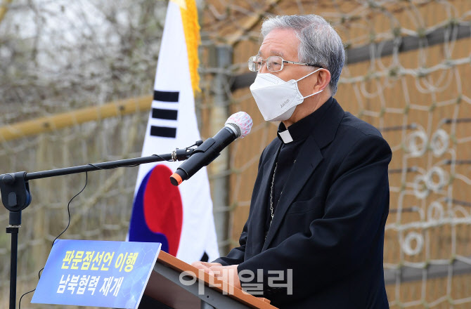 [포토]발언하는 김희중 한국천주교 대주교