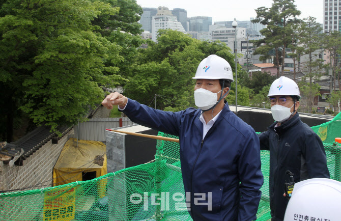 [포토] 율곡로 현장점검하는 오세훈 서울시장