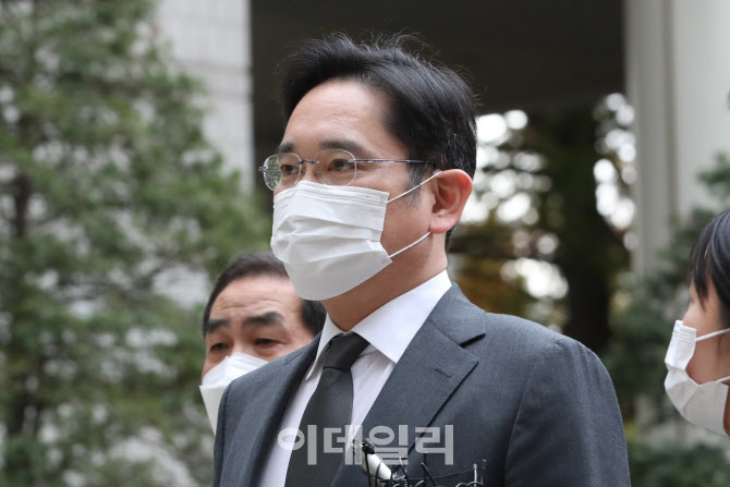 홍남기 "이재용 사면, 대통령 고유권한…상속세 인하 검토 없다"