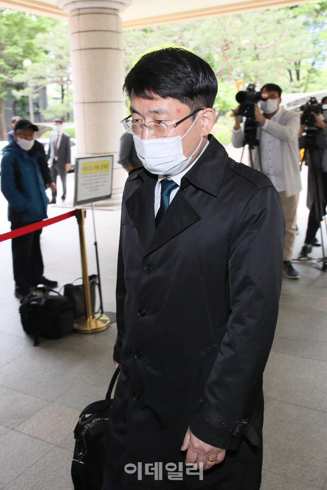 [포토]도태우 변호사, 김일성 회고록 판매금지 가처분 신청