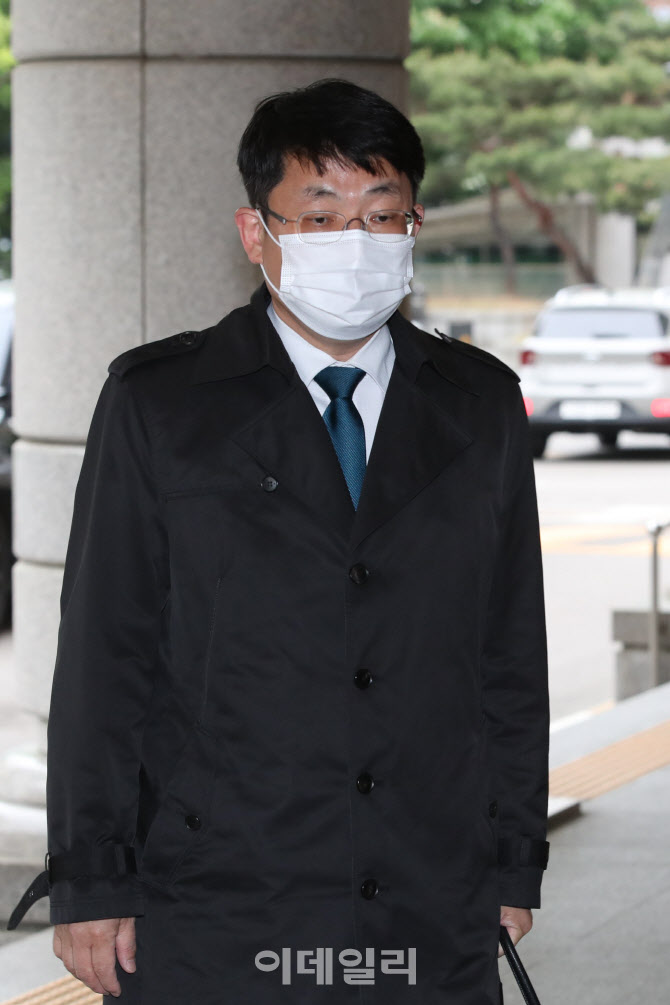 [포토]판매금지 가처분 신청 심문기일 참석한 도태우 변호사