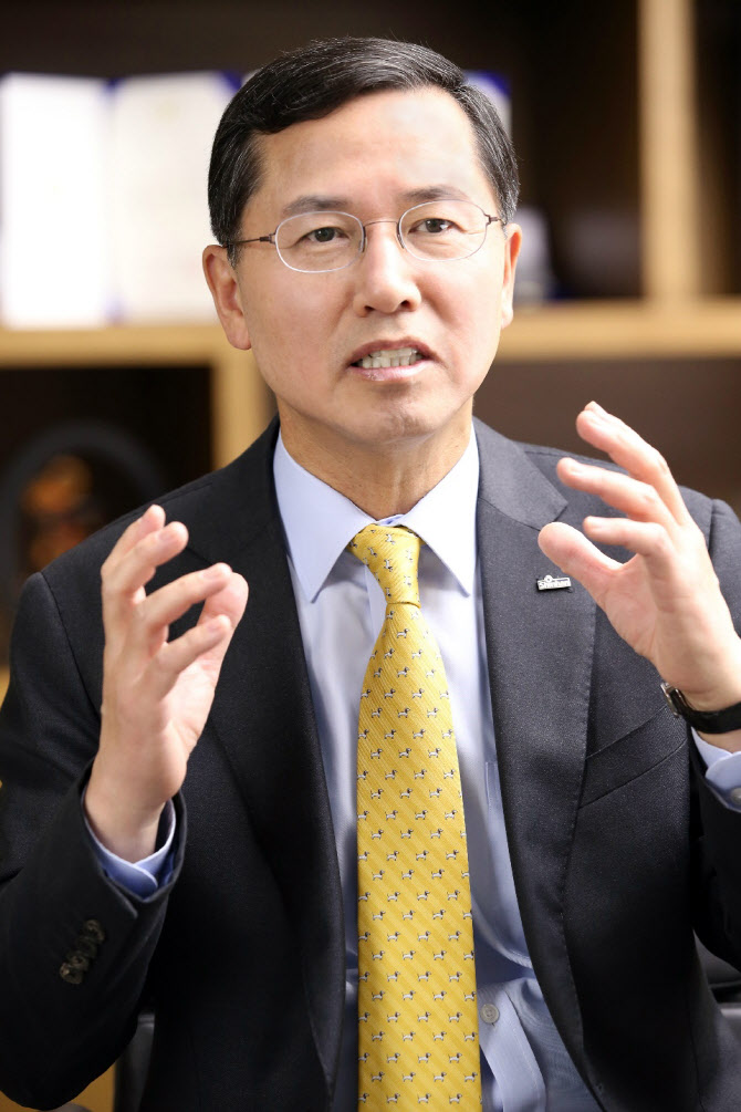 “사장님 호칭 없앤다” 신한카드, 전 임직원 ‘님’으로 호칭 통일
