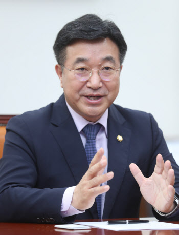 윤호중 "포스트 코로나 시대, 경제 大화해 통해 위기 헤쳐나가야"