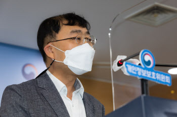 "이루다, 카톡 대화내용 암호화 없이 그대로 사용…아동 정보도 수집"