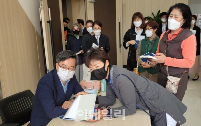 김동연 쓴소리 “철지난 이념논쟁 말라…이대로 가면 경제위기”