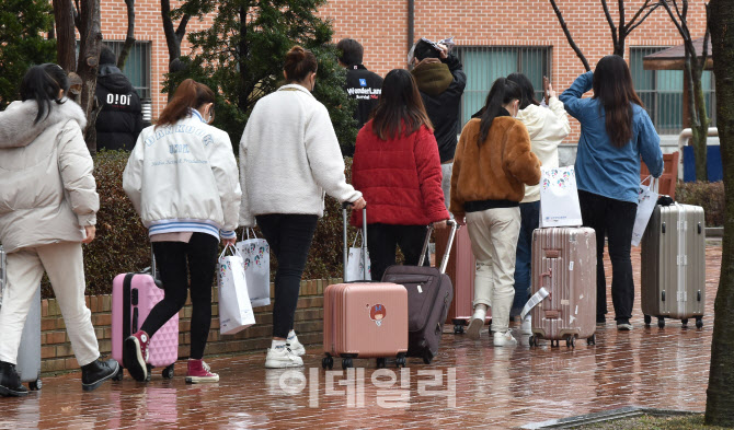 코로나 여파…한국어능력시험 응시자, 유학생 둘 다 줄었다