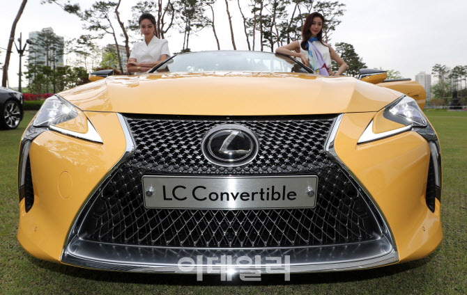 [포토]렉서스 'LC 500 컨버터블' 스포티한 모습