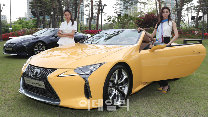 [포토]렉서스코리아, 플래그십 스포츠카 'LC 500 컨버터블' 선보여