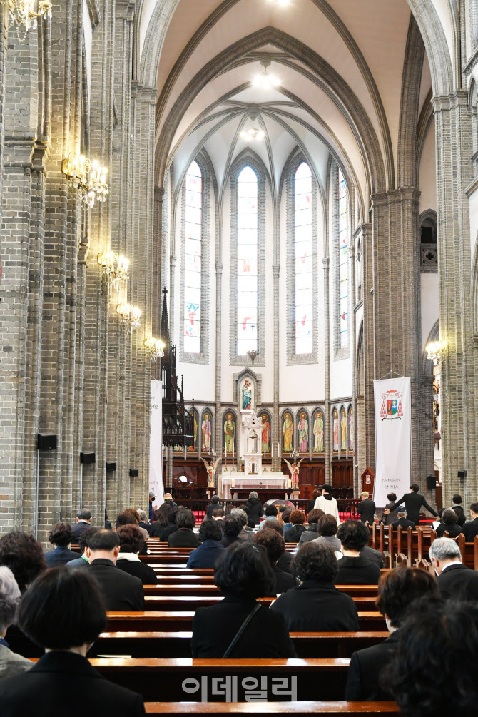 [포토]명동성당에서 열린 고 정진석 추기경 연도