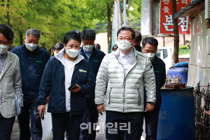 [포토]하천정원화사업 현장 찾은 조광한 남양주시장 ″시민 건강 위한 최적 장소 될 것″