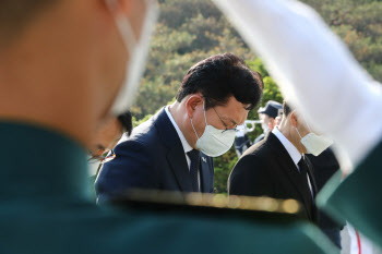 ‘문파’에 포위된 송영길, ‘정책 쇄신’ 순풍탈까