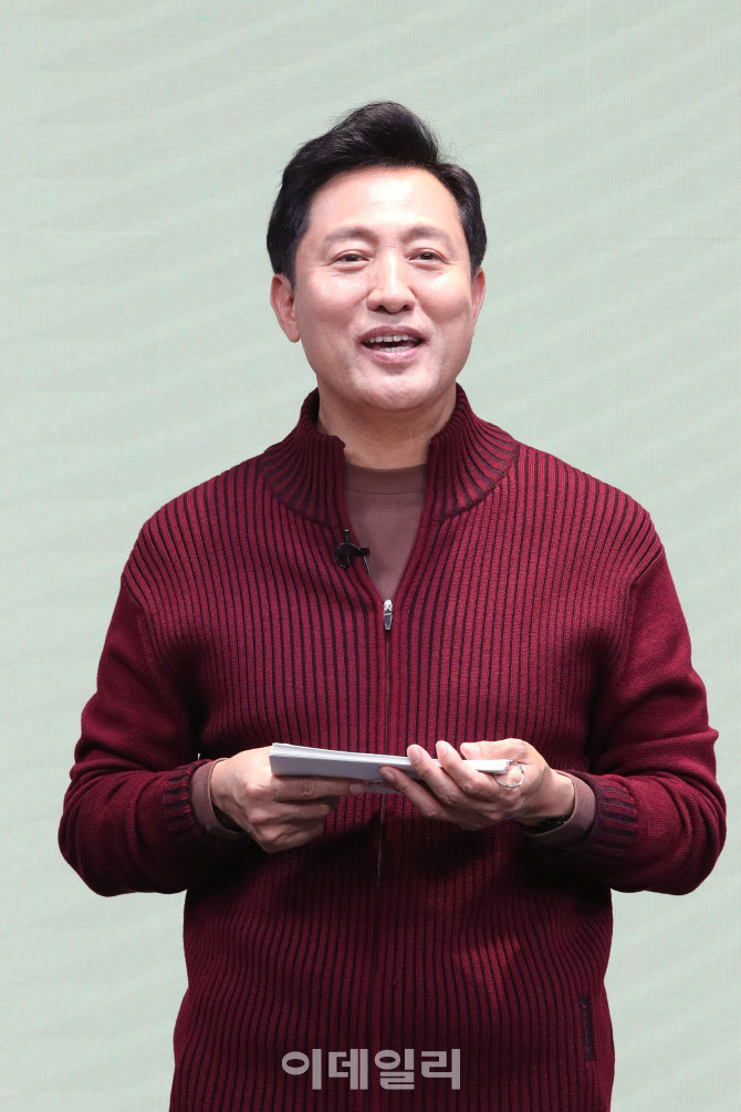 [포토]오세훈 시장, 내친구서울 어린이기자단 온라인 위촉식