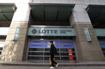 "자라 보고 놀란 가슴"…가파른 회복 百, 확진자 발생에 '촉각'