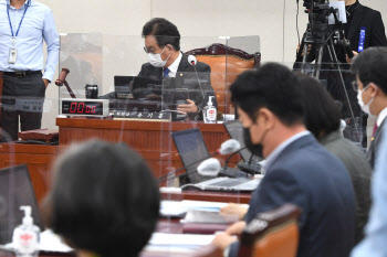 “전체 대학 정원 10% 줄이고, 정원 외 모집 폐지해야”