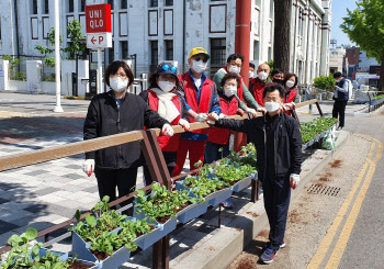 인천 개항장 문화지구 관문 신포역, 꽃으로 물들다