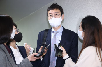 김종인 찾은 김웅 "당 쇄신방향·청년대책 등 얘기 나눌 것"