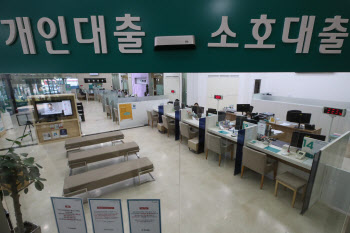 0.9% 뛴 주담대…가계대출 1000조, 이자 부담 '뇌관'