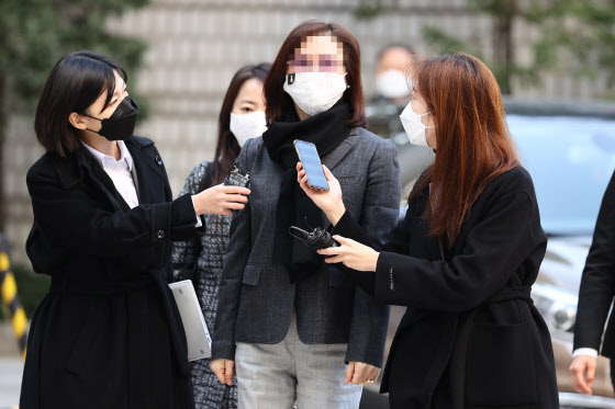 정경심 측 항소심서 "딸이 서류 제출…부모가 허위 여부 어떻게 알아"