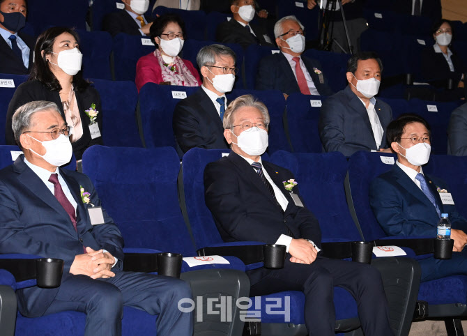 [포토]'민주평화광장 출범식 참석한 이재명 경기도지사'