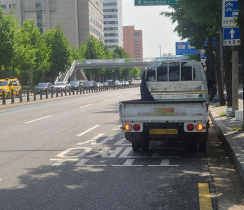 "인도는 안돼, 찻길선 빵빵"…전동킥보드, '도로 위 민폐'