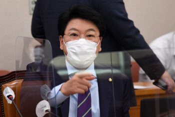 장제원 "황교안, 美까지 가서 어설픈 백신정치로 나라 망신"