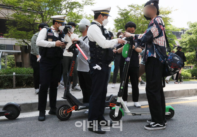 [포토]전동킥보드, 이용 규제 강화