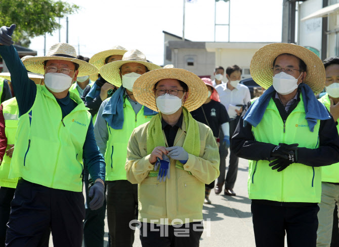 [포토] 농촌일손돕기 함께한 법무부-농협