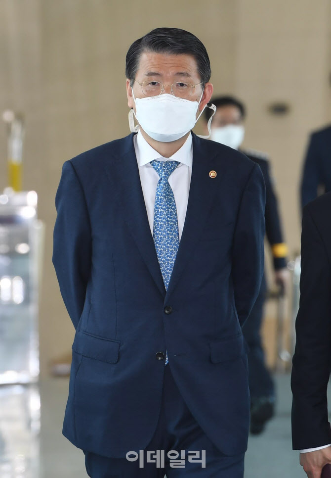 [포토] 국무총리 취임식 참석하는 은성수 위원장