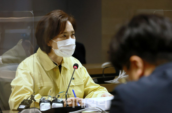 유은혜 “학생 확진율 낮아…2학기 전면 등교 준비”