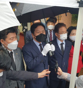 박정희 생가 찾은 김기현 "韓 경제발전 주춧돌…계승·발전할 것"