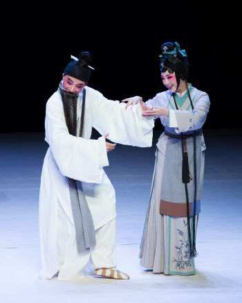 연극계 사로잡은 중국 희곡의 매력은