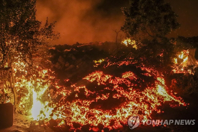 민주콩고 화산서 분출한 용암, 인구 200만 대도시 덮칠 뻔