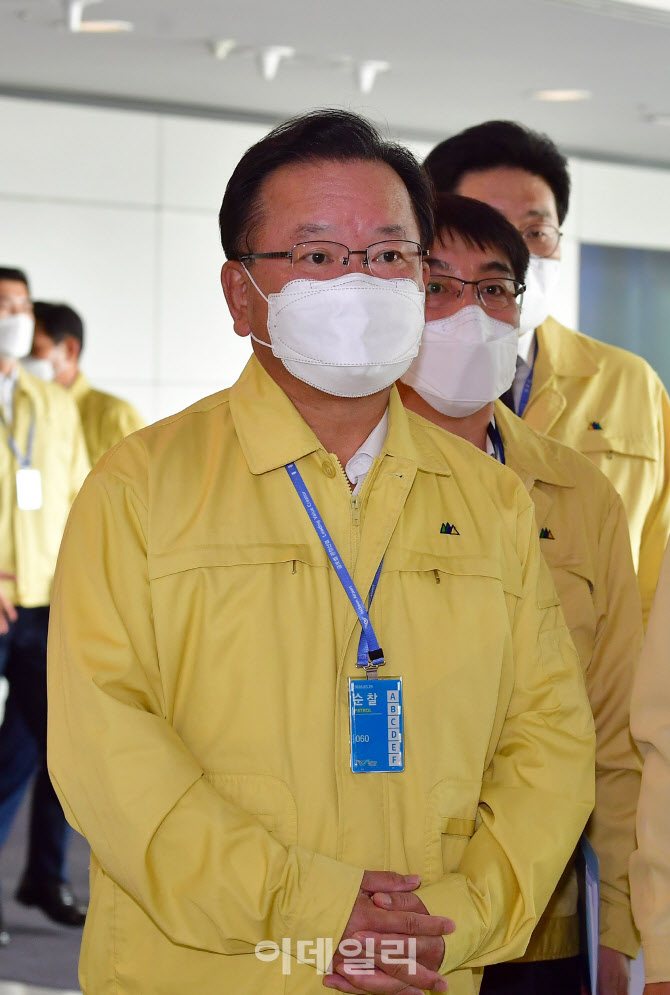 [포토]인천공항 방문한 김부겸 국무총리