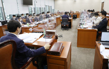 복지위 법안2소위, `장애인학대 방지법` 등 20건 처리