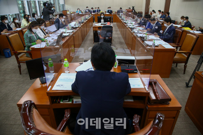 [포토]보건복지위원회 제1법안심사소위 열려