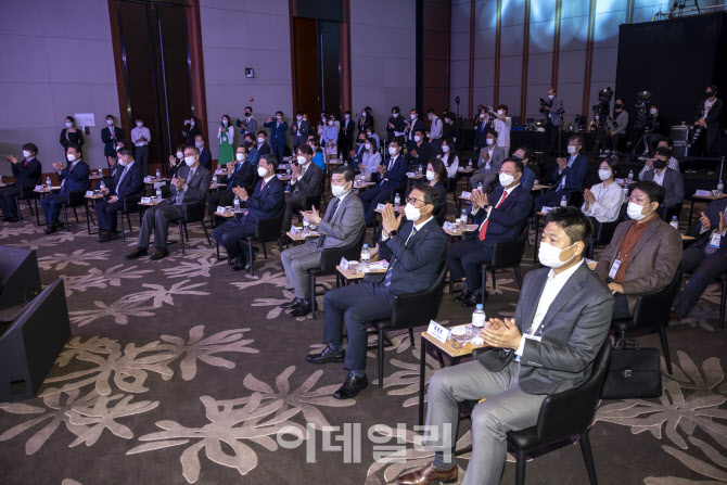 [포토]코리아 핀테크 위크, 박수치는 내빈들