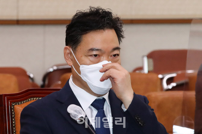 [포토]김오수, 이성윤 직무배제 요구에 “취임 이후 의견 낼 것”