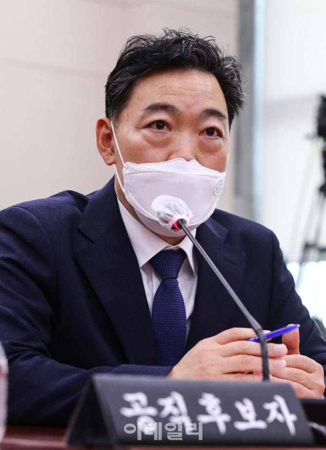 [포토]김오수, 이성윤 중앙지검장 직무배제 요구에 “취임 이후 의견 낼 것”