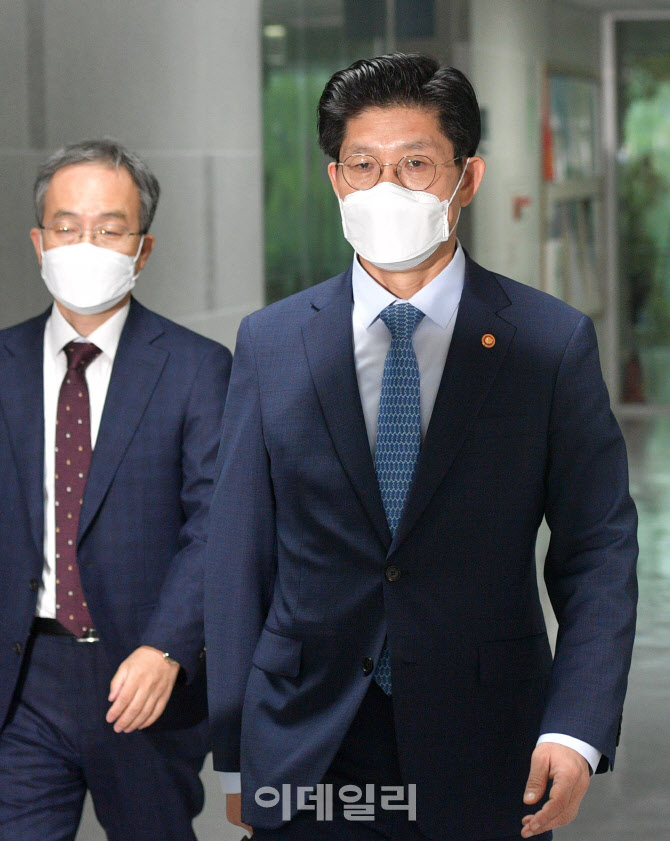 [포토]노형욱 국토부 장관, 국토위 당정협의 입장