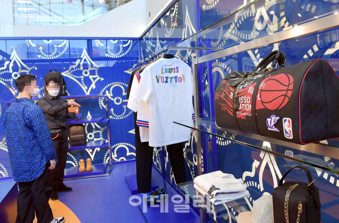 [포토]루이비통-NBA의 콜라보, '루이비통 X NBA' 팝업스토어 오픈