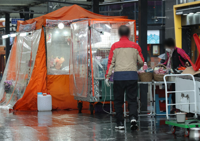 벼랑 끝 소상공인…"내년 최저임금 동결·인하해야"